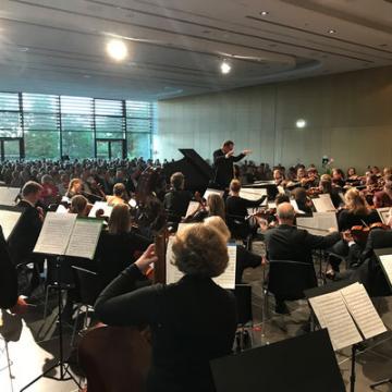 Gershwin meets Ravel - Elnara Ismailova, Klavier; Dirigent: Stefan Ottersbach; Universitätsorchester Gießen - am 2. Juli 2017 - Foto: Musikforum Seeheim Jugenheim