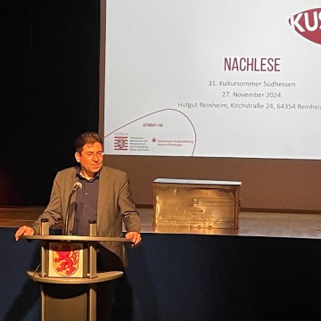 Nachlese 2024 - Regierungspräsident Prof. Dr. Jan Hilligard begrüßt die Veranstaltenden, Kunstschaffenden, Förderer und das Kultursommerteam zur zweiten Nachlese des Kultursommer Südhessen e.V. am 27.11.2024 