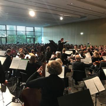 Gershwin meets Ravel - Elnara Ismailova, Klavier; Dirigent: Stefan Ottersbach; Universitätsorchester Gießen - am 2. Juli 2017 - Foto: Musikforum Seeheim Jugenheim
