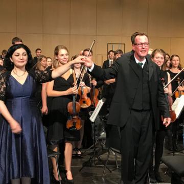 Gershwin meets Ravel - Elnara Ismailova, Klavier; Dirigent: Stefan Ottersbach; Universitätsorchester Gießen - am 2. Juli 2017 - Foto: Musikforum Seeheim Jugenheim