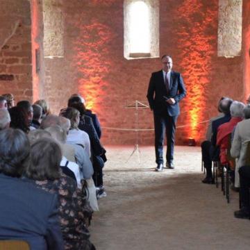 Eröffnungsveranstaltung des "KUSS" 2017 - Der "KUSS"-Vorsitzende Landrat Oliver Quilling begrüßt die Gäste - Foto: Pressestelle des Odenwaldkreises