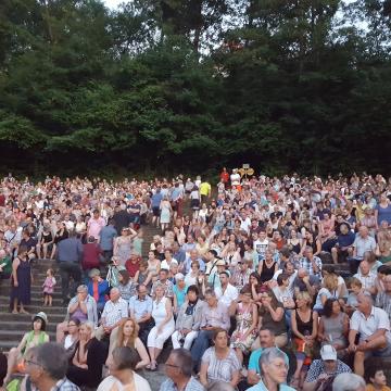 25. Internationales Straßentheaterfestival "Gassensensationen" vom 5. bis 08. Juli 2017 in Heppenheim - Gespanntes Warten auf das letzte Highlight der Gassensensationen 2017 - Foto: Kultursommer Südhessen e.V.