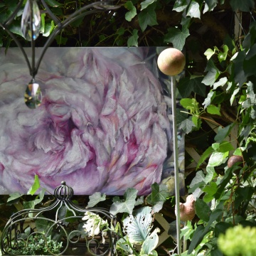 Die Künstlerin Anna Salzl-Wegner zeigt in Haus und Garten Ölbilder und Zeichnungen von Rosen. - Foto: Anna Salzl-Wegner